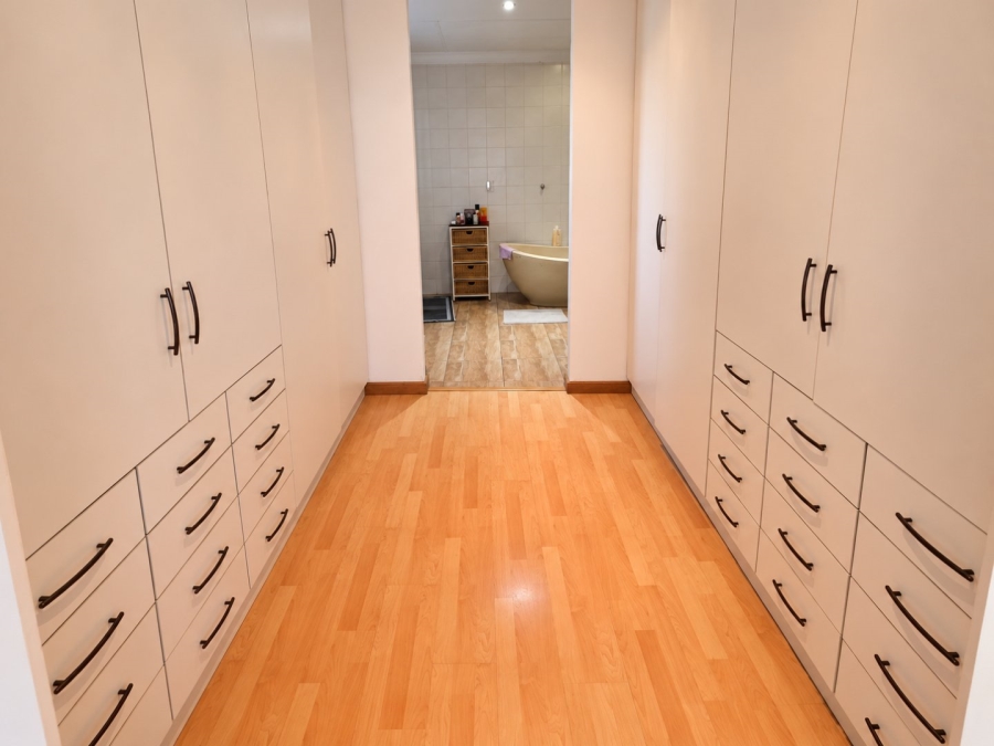 5 Bedroom Property for Sale in The Reeds Gauteng