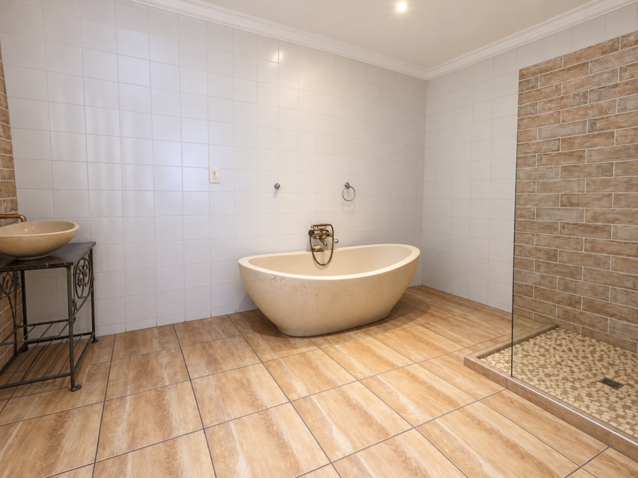 5 Bedroom Property for Sale in The Reeds Gauteng