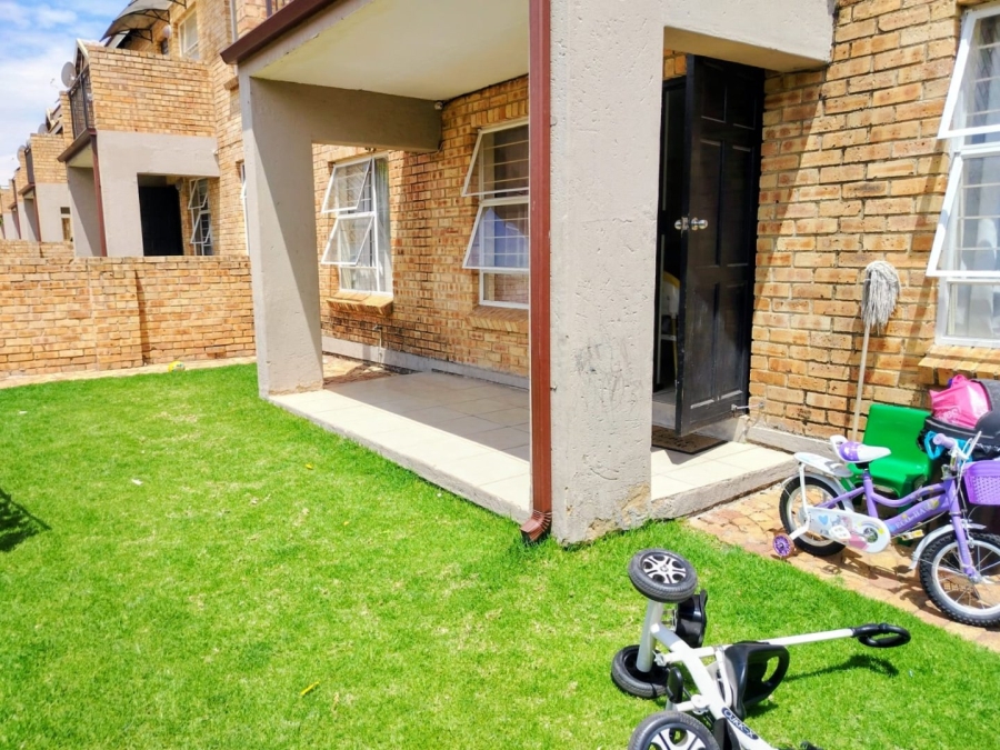 2 Bedroom Property for Sale in Honeypark Gauteng