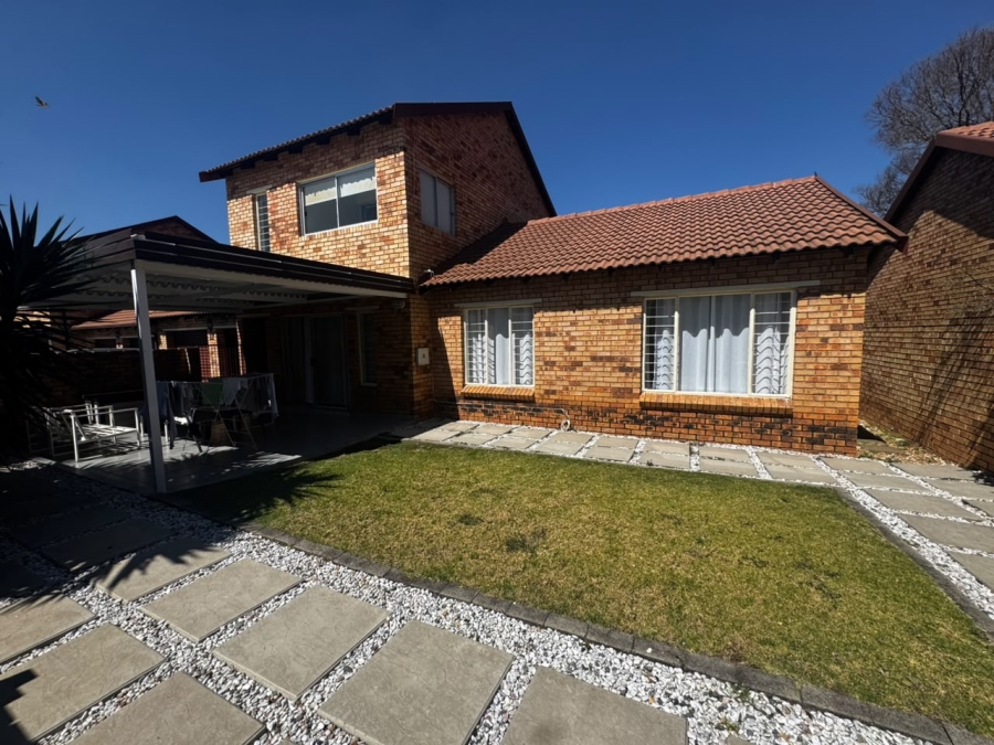 To Let 3 Bedroom Property for Rent in Sundowner Gauteng