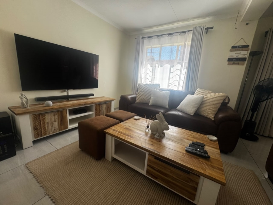To Let 3 Bedroom Property for Rent in Sundowner Gauteng
