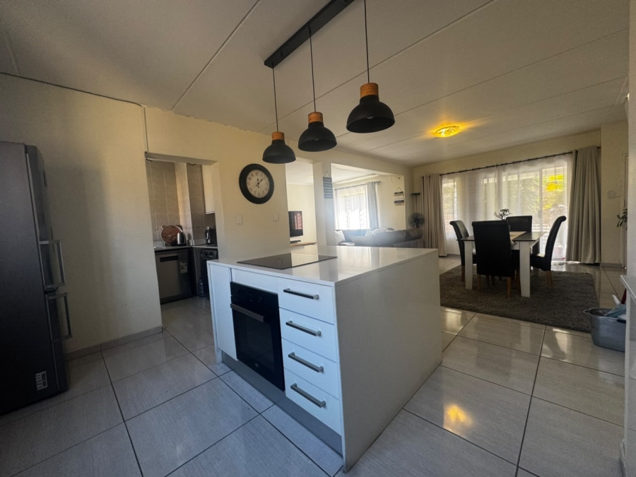 To Let 3 Bedroom Property for Rent in Sundowner Gauteng