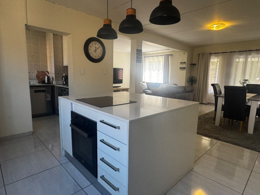 To Let 3 Bedroom Property for Rent in Sundowner Gauteng