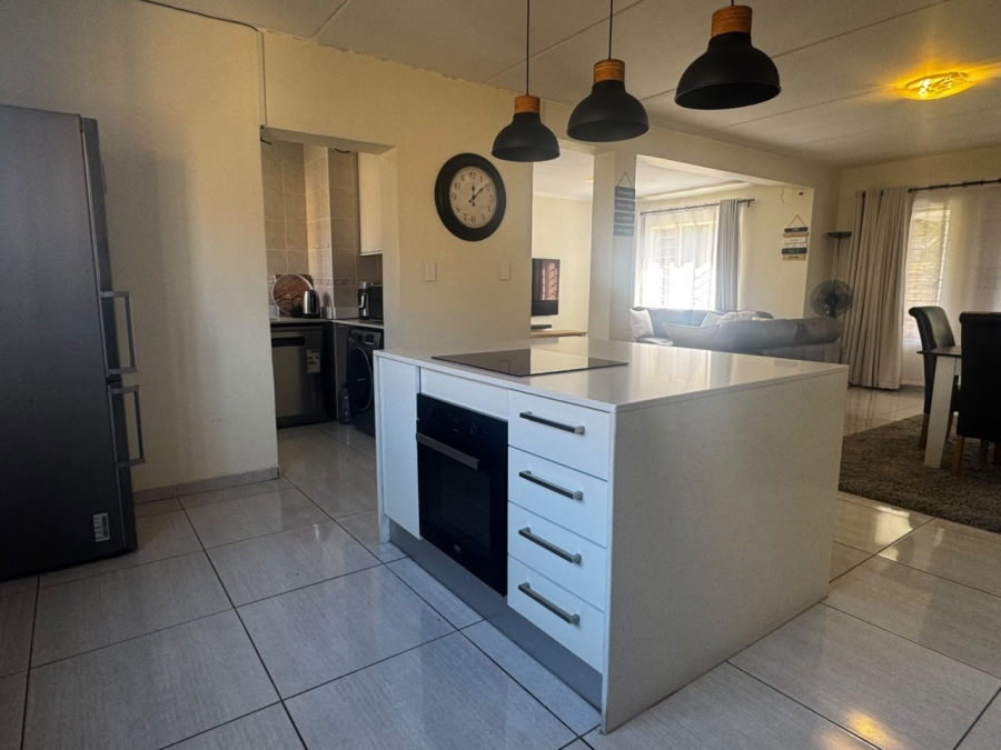 To Let 3 Bedroom Property for Rent in Sundowner Gauteng