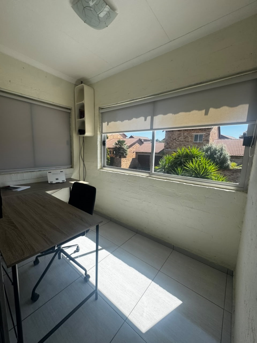 To Let 3 Bedroom Property for Rent in Sundowner Gauteng
