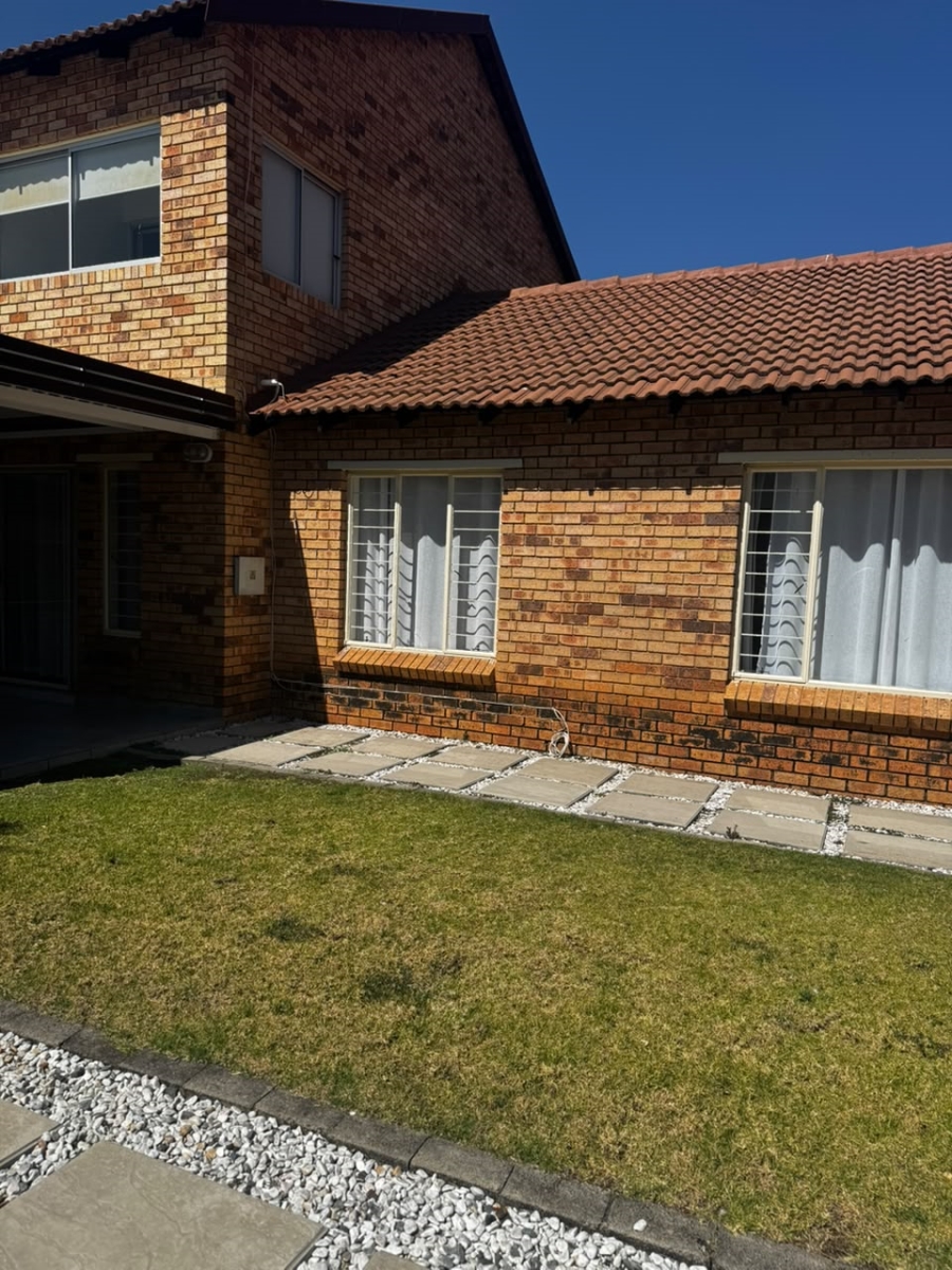 To Let 3 Bedroom Property for Rent in Sundowner Gauteng