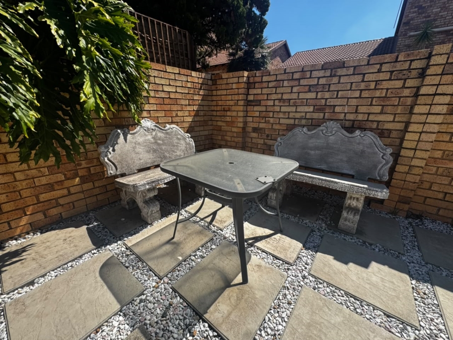 To Let 3 Bedroom Property for Rent in Sundowner Gauteng