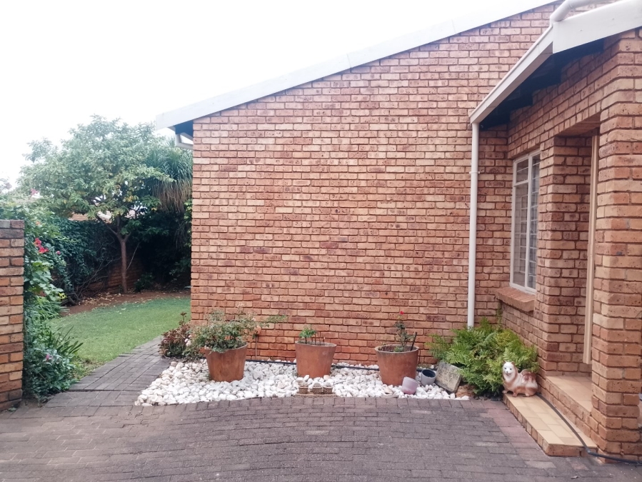 3 Bedroom Property for Sale in Die Wilgers Gauteng