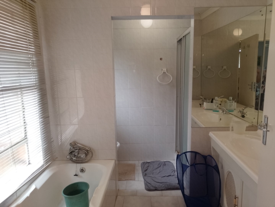 3 Bedroom Property for Sale in Die Wilgers Gauteng