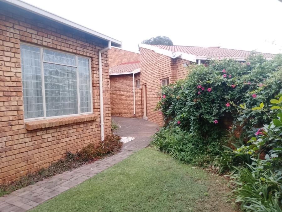 3 Bedroom Property for Sale in Die Wilgers Gauteng