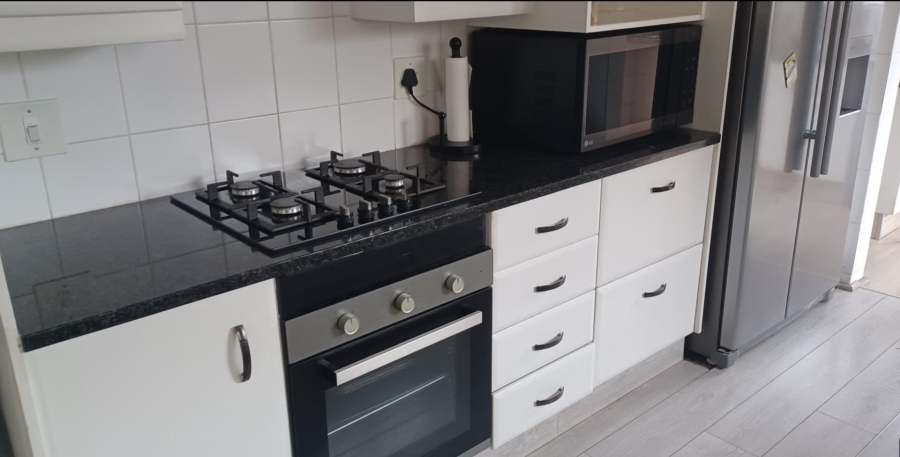 3 Bedroom Property for Sale in Lonehill Gauteng