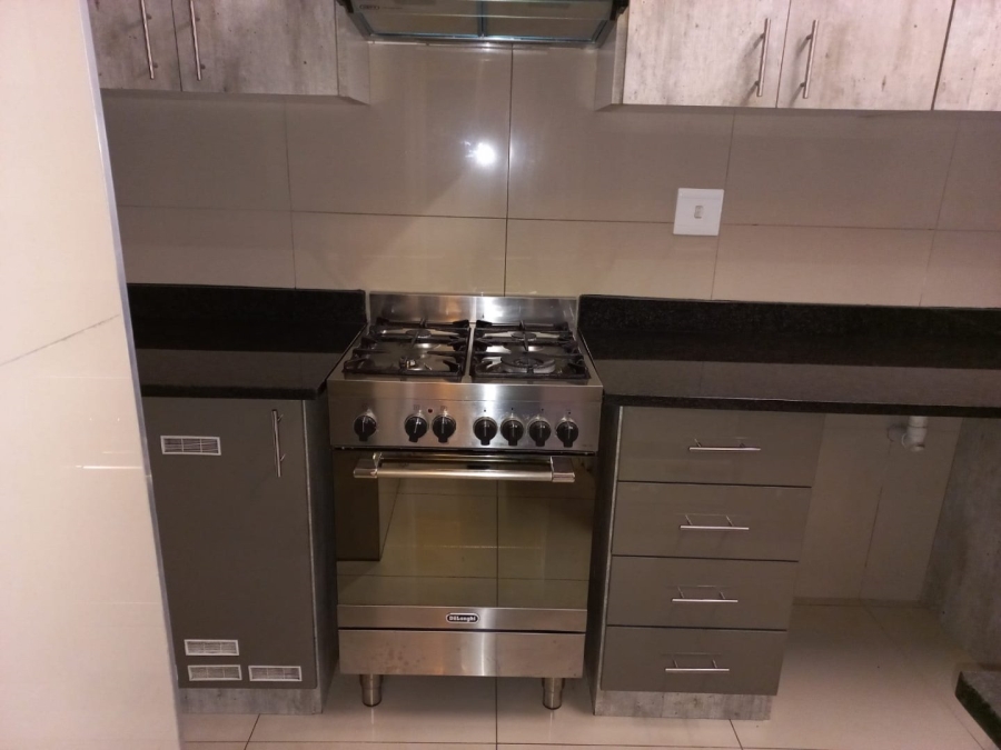 2 Bedroom Property for Sale in Crown Gardens Gauteng