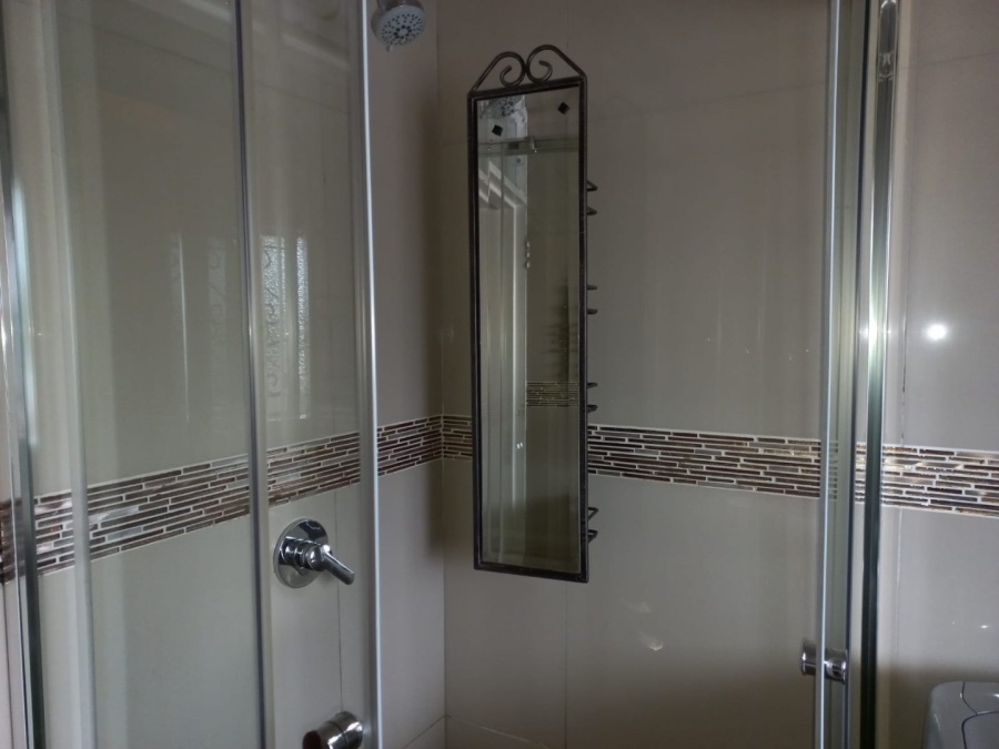 2 Bedroom Property for Sale in Crown Gardens Gauteng