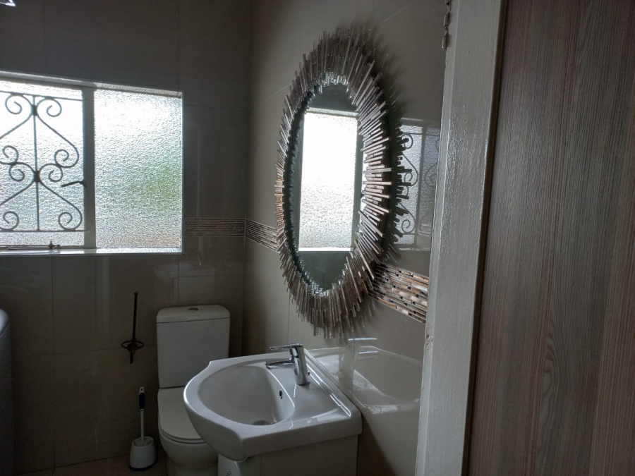 2 Bedroom Property for Sale in Crown Gardens Gauteng