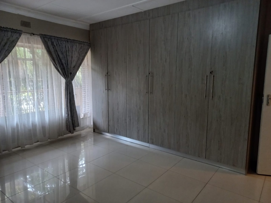2 Bedroom Property for Sale in Crown Gardens Gauteng