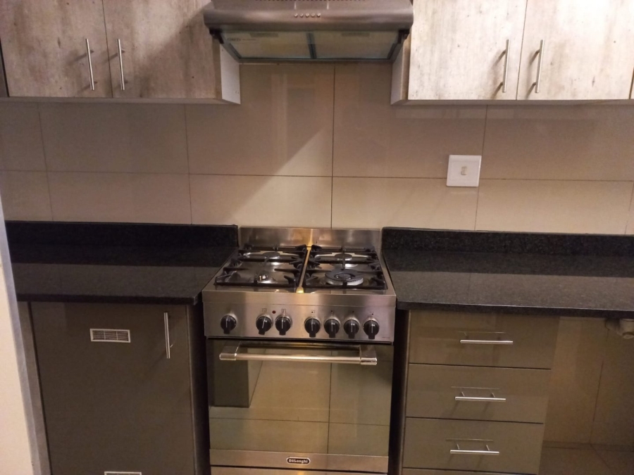 2 Bedroom Property for Sale in Crown Gardens Gauteng