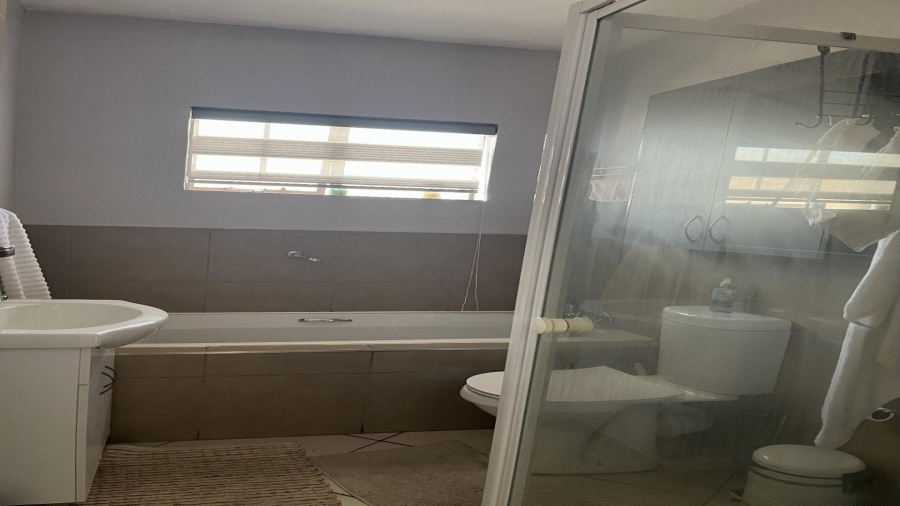 2 Bedroom Property for Sale in Noordwyk Gauteng