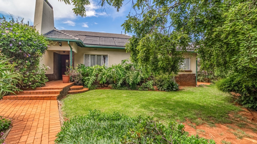 5 Bedroom Property for Sale in Edenvale Central Gauteng