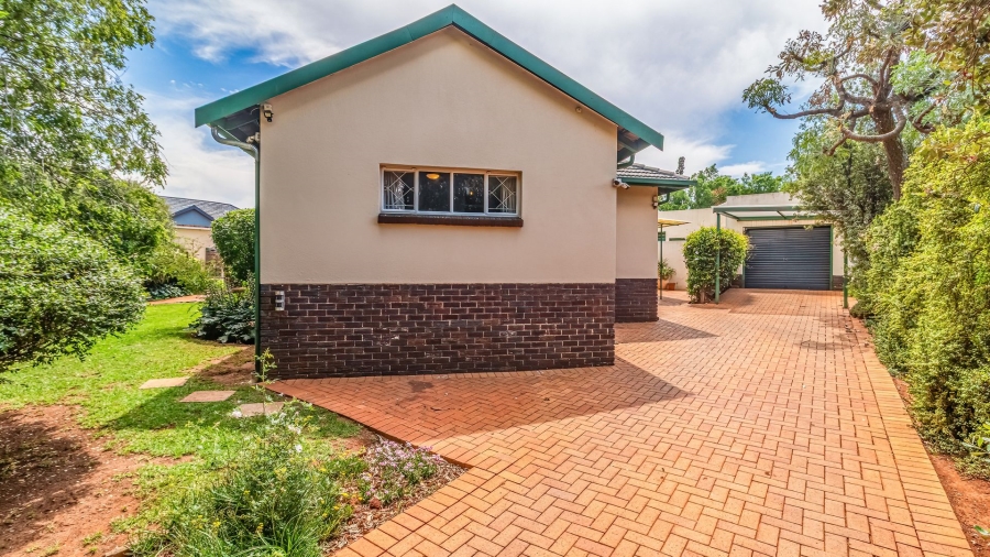 5 Bedroom Property for Sale in Edenvale Central Gauteng