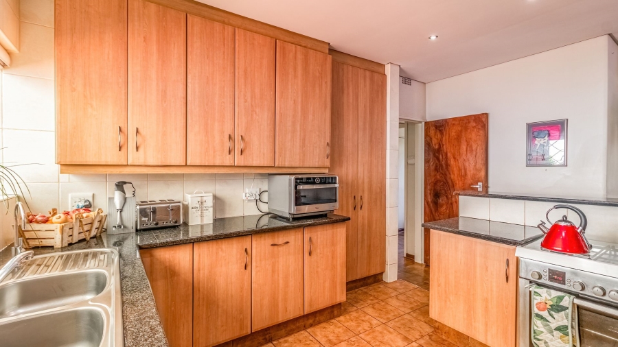 5 Bedroom Property for Sale in Edenvale Central Gauteng