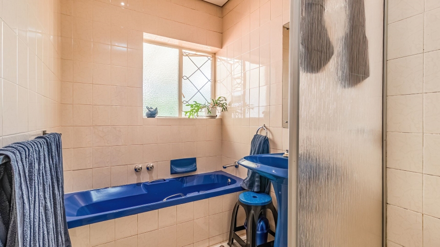5 Bedroom Property for Sale in Edenvale Central Gauteng