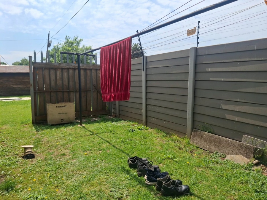 To Let 1 Bedroom Property for Rent in Dalview Gauteng