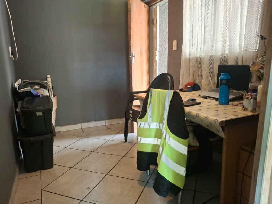 To Let 1 Bedroom Property for Rent in Dalview Gauteng