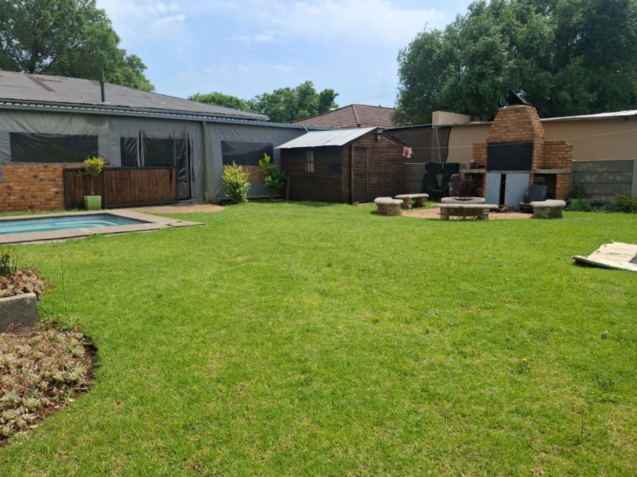 To Let 1 Bedroom Property for Rent in Dalview Gauteng