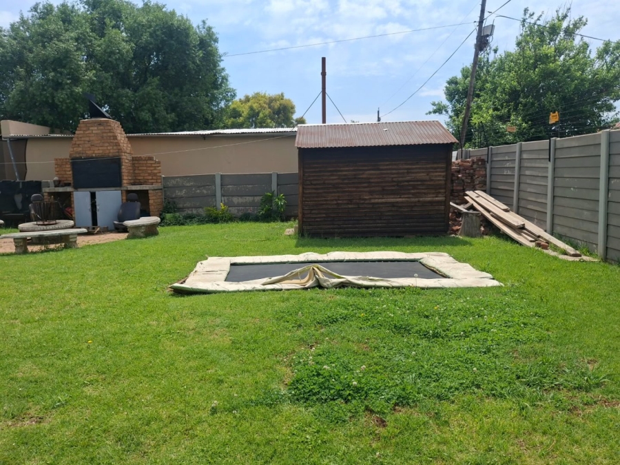 To Let 1 Bedroom Property for Rent in Dalview Gauteng