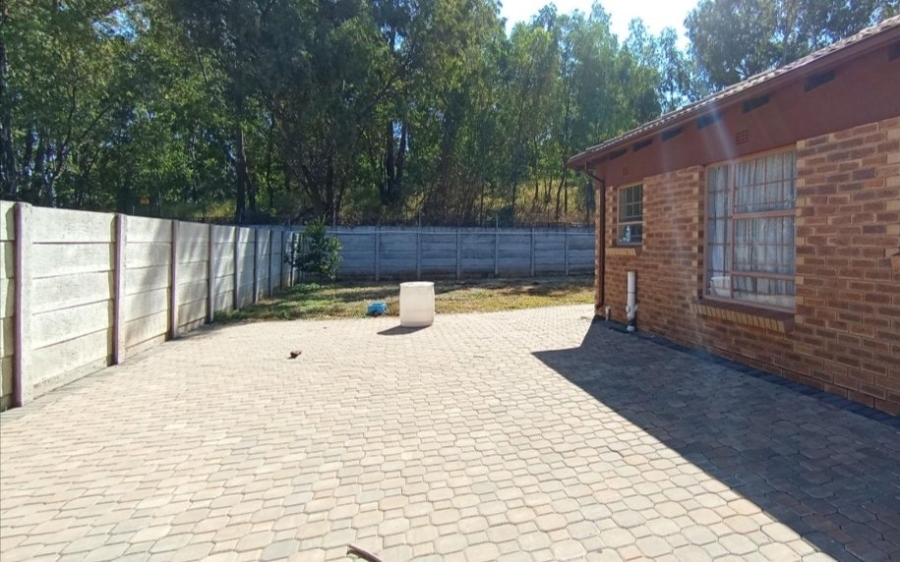 3 Bedroom Property for Sale in Clayville Gauteng