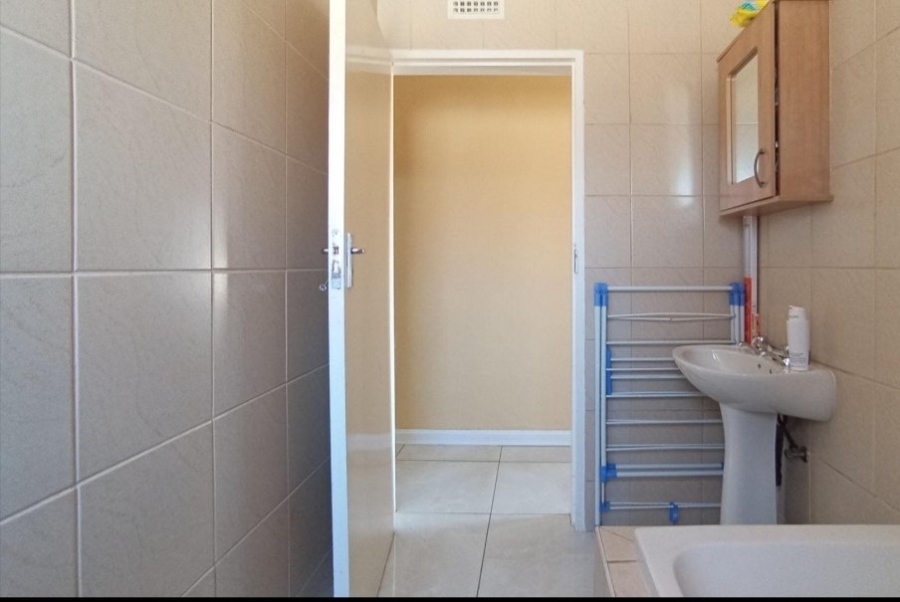 3 Bedroom Property for Sale in Clayville Gauteng