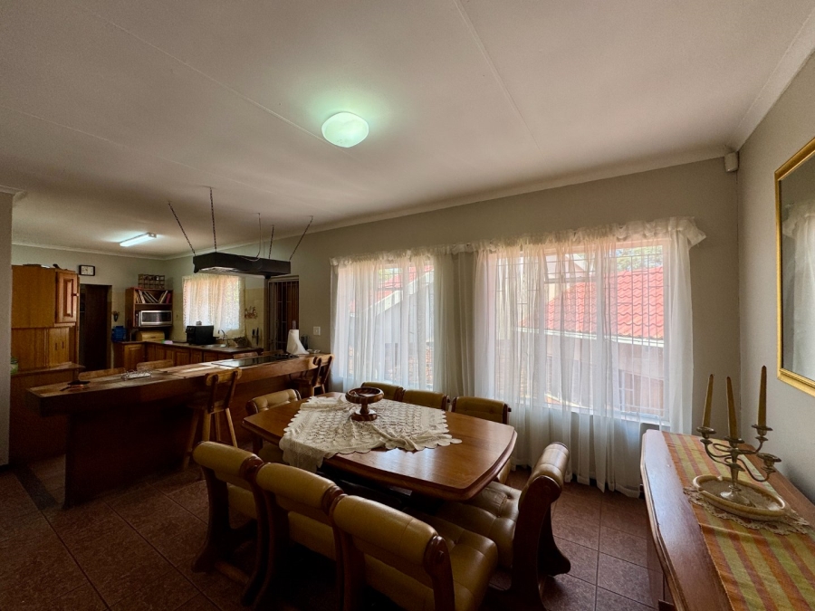 4 Bedroom Property for Sale in Zwartkop Gauteng