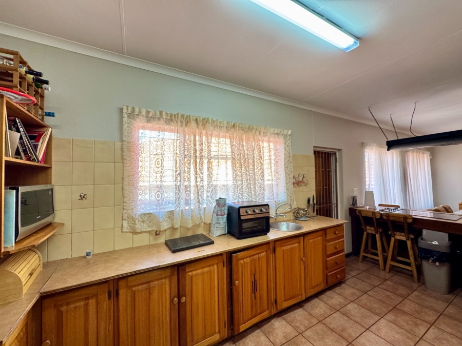 4 Bedroom Property for Sale in Zwartkop Gauteng
