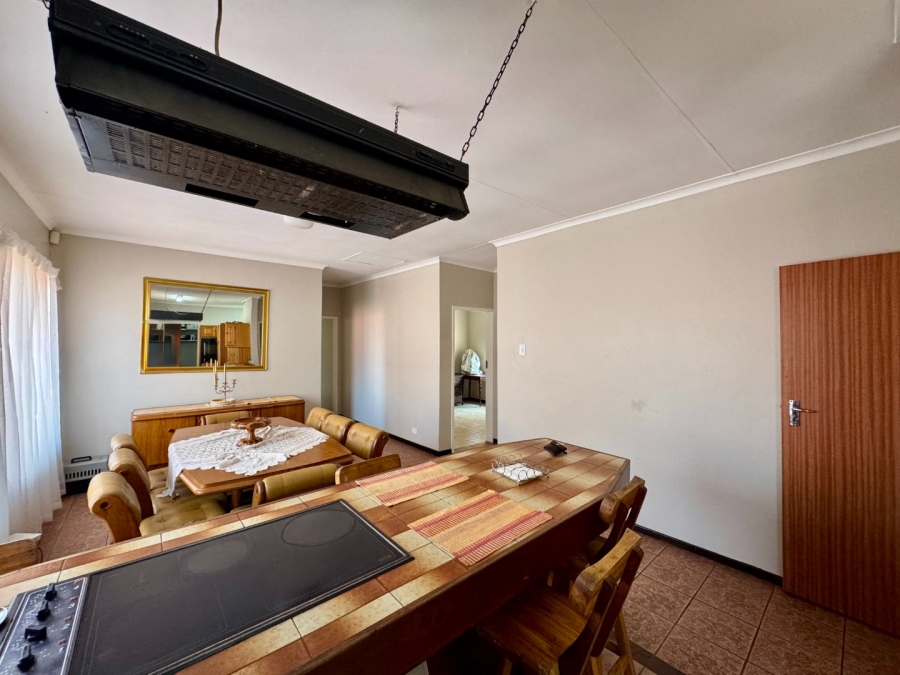 4 Bedroom Property for Sale in Zwartkop Gauteng