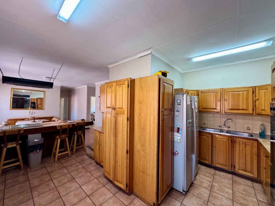 4 Bedroom Property for Sale in Zwartkop Gauteng
