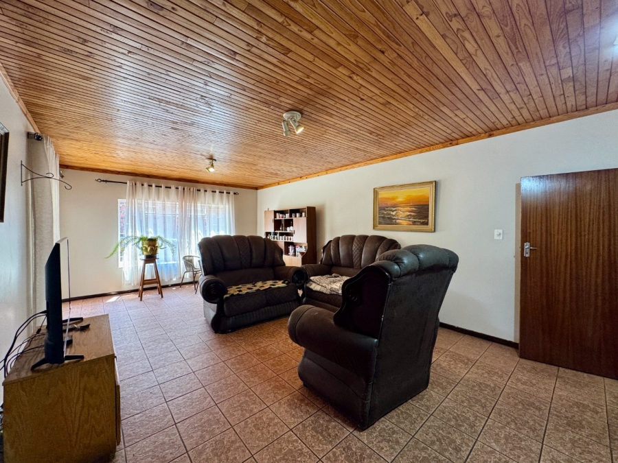 4 Bedroom Property for Sale in Zwartkop Gauteng