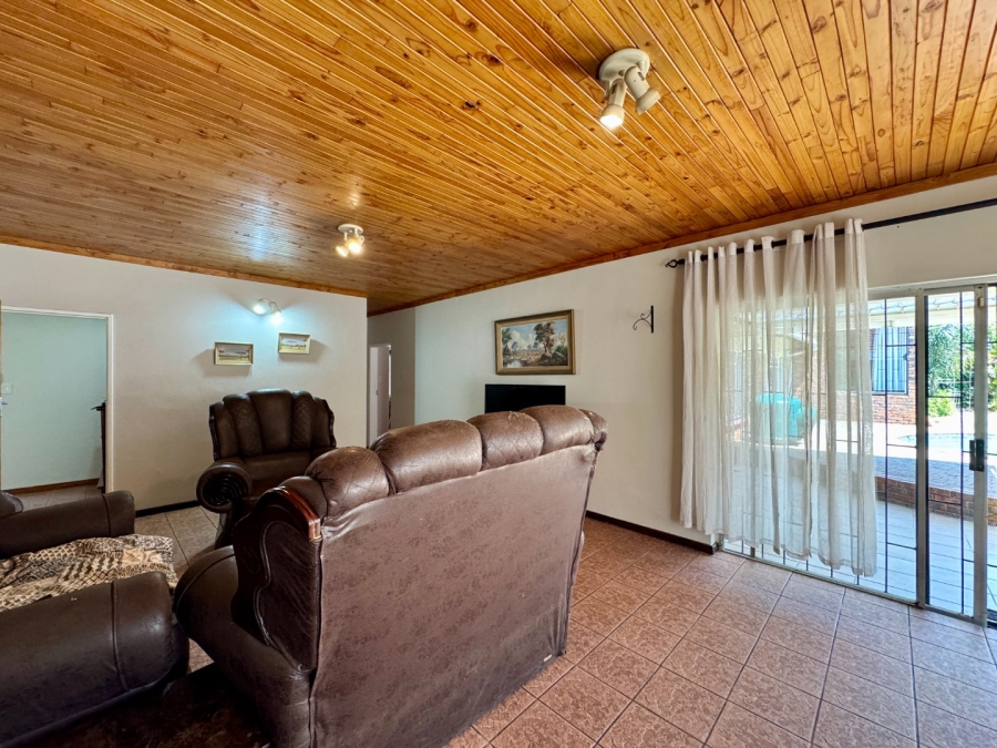 4 Bedroom Property for Sale in Zwartkop Gauteng
