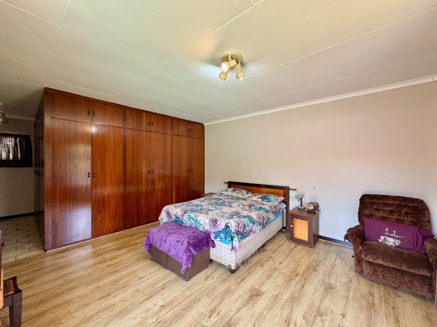 4 Bedroom Property for Sale in Zwartkop Gauteng