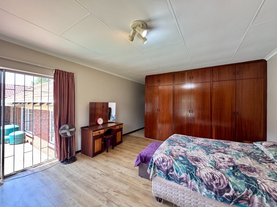 4 Bedroom Property for Sale in Zwartkop Gauteng