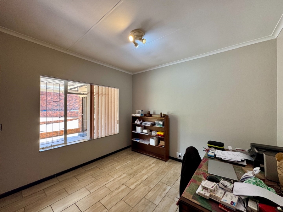 4 Bedroom Property for Sale in Zwartkop Gauteng