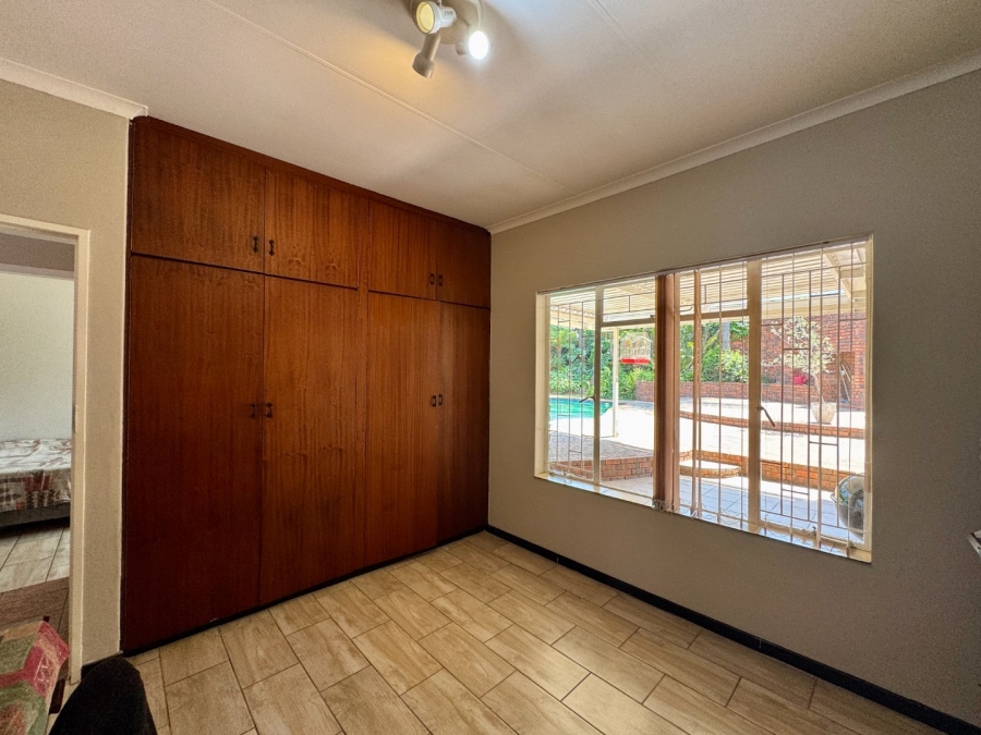 4 Bedroom Property for Sale in Zwartkop Gauteng