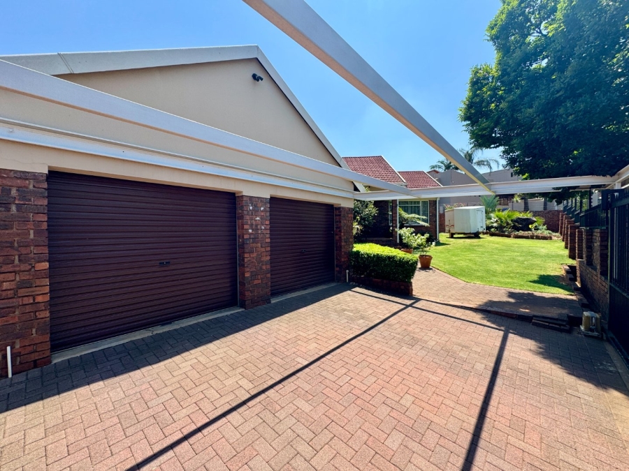 4 Bedroom Property for Sale in Zwartkop Gauteng