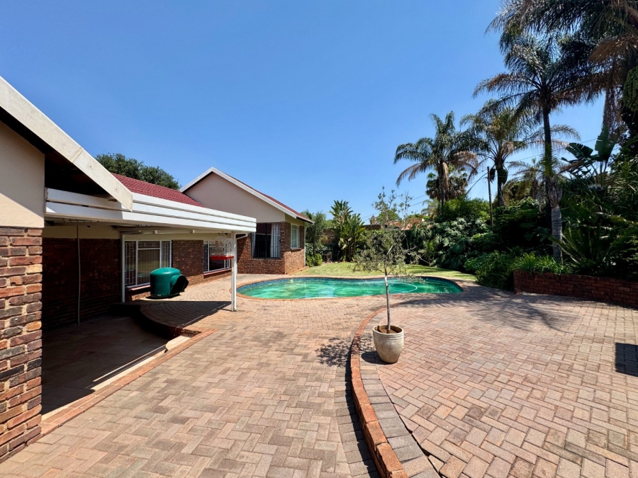 4 Bedroom Property for Sale in Zwartkop Gauteng
