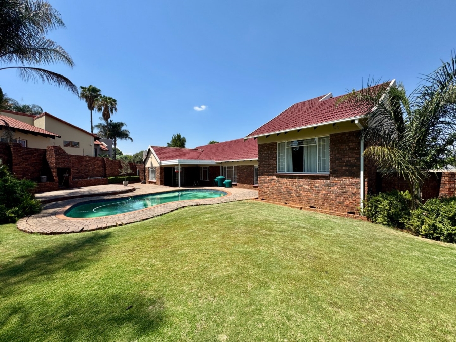 4 Bedroom Property for Sale in Zwartkop Gauteng