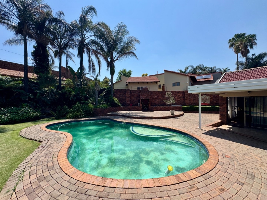 4 Bedroom Property for Sale in Zwartkop Gauteng