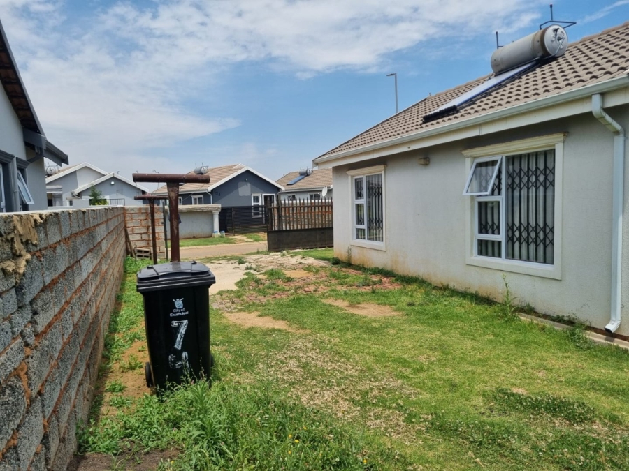 2 Bedroom Property for Sale in Buhle Park Gauteng