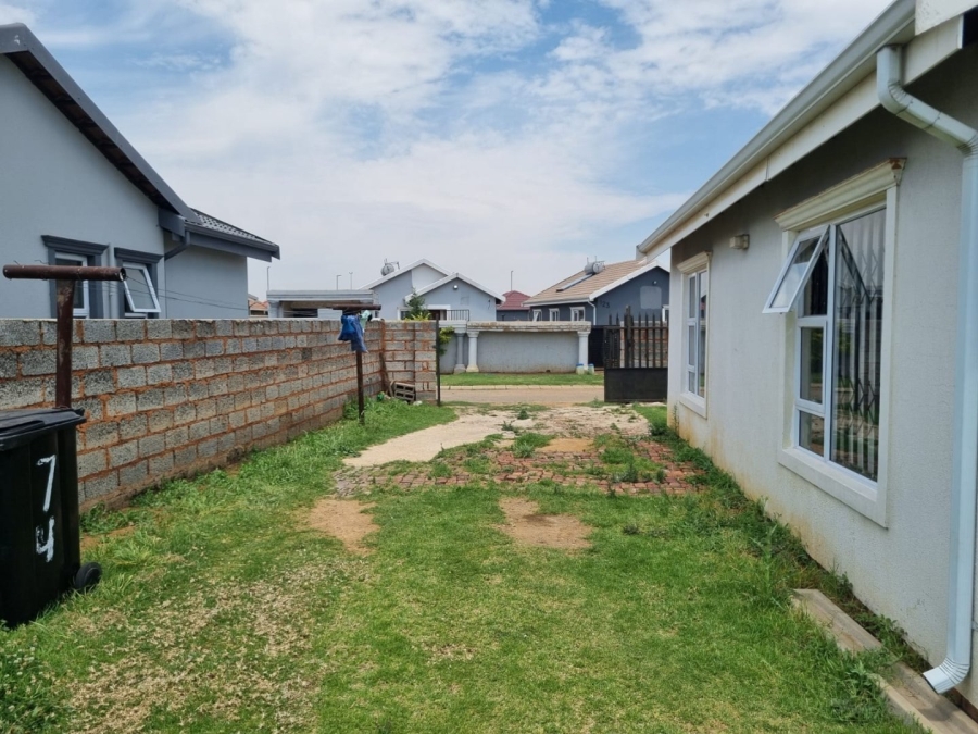 2 Bedroom Property for Sale in Buhle Park Gauteng
