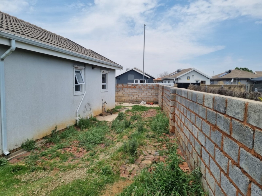 2 Bedroom Property for Sale in Buhle Park Gauteng