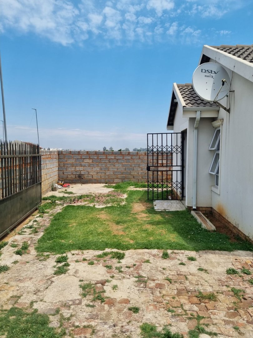 2 Bedroom Property for Sale in Buhle Park Gauteng