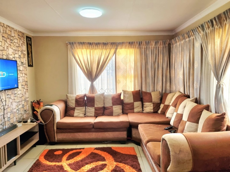 2 Bedroom Property for Sale in Buhle Park Gauteng